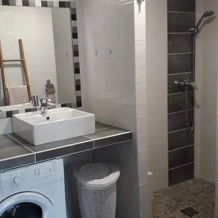 Le Fief De Belmont Szálloda Médis